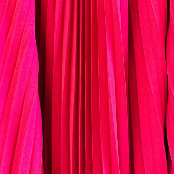 Fuchsia Pink Pleated Kaftan Style Dress - Picture 3 of 6